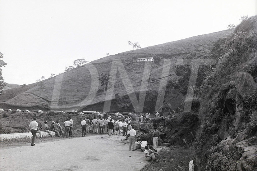BR_3 Rio_Belo Horizonte _Km-179 Barreira caida _ 1961 _ 15335.jpg