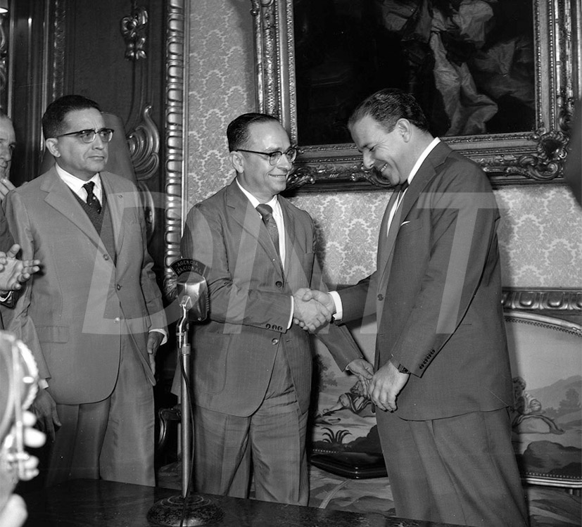 BR_4 Assinatura de crédito-Palácio das Larangeiras-RJ _09 Mai 1962_AP27004.jpg