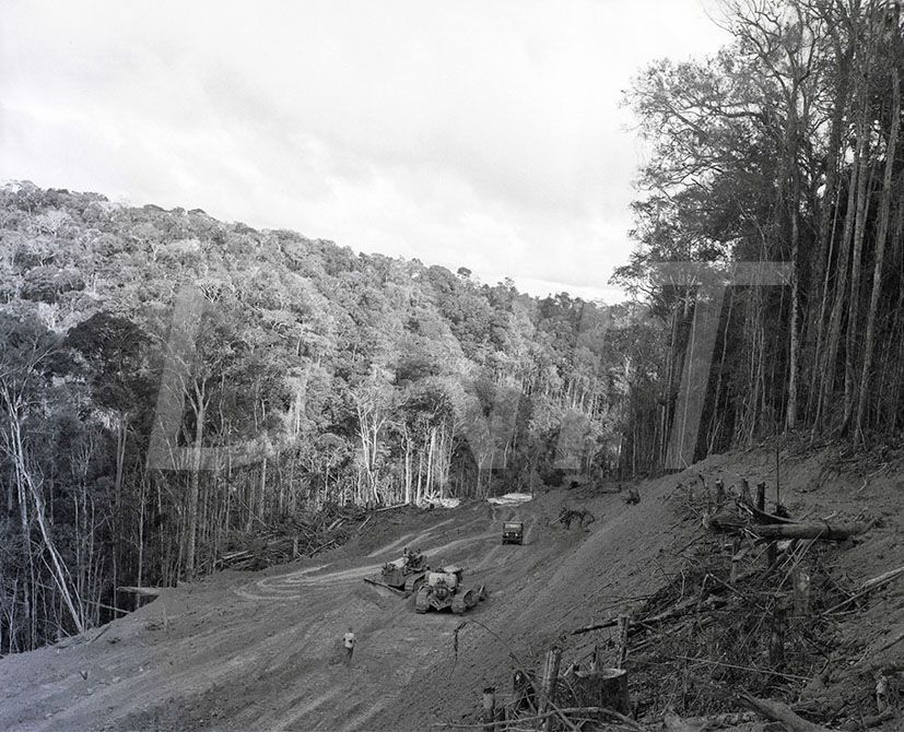 BR_5 Visita do Gov da Bahia á residência do DNER em Eunápolis_Obras no Trecho-Eunápolis_Emburaun _ 31735.jpg