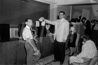 Eleição da Cooperativa_Chegada ao aeroporto Santos Dumont _ 1959_AP26346.jpg