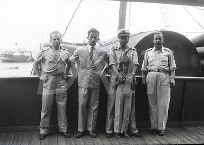 Embarque de Caminhões para o Sul no Vapor Atlântica _ 1947 _ 4329.jpg