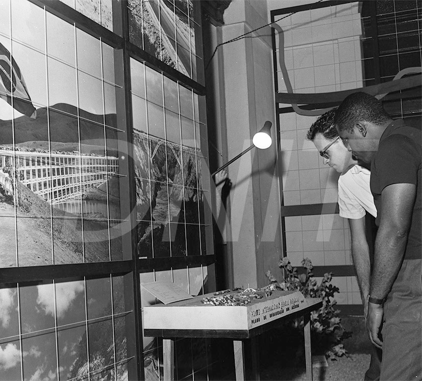 Exposição na Escola de Engenharia _ 19 Nov 1962 _ 21256.jpg