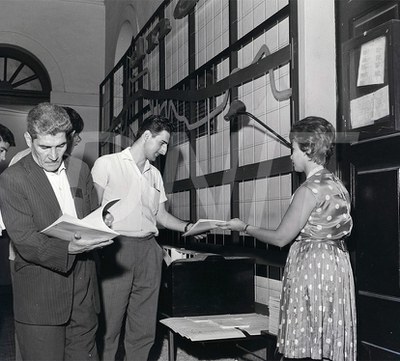 Exposição na Escola de Engenharia _ 19 Nov 1962 _ 21262.jpg