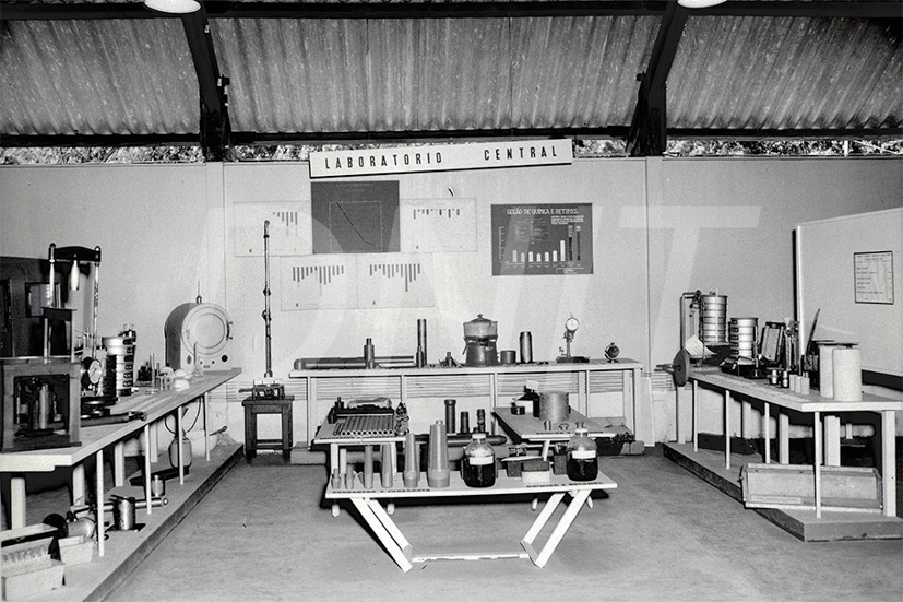 Exposição Rodoviária-Evolução dos Meios de Transportes _ 01 Mar 1950_AP26263.jpg