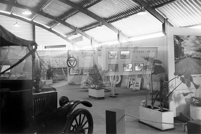 Exposição Rodoviária-Evolução dos Meios de Transportes _ 01 Mar 1950_AP26265.jpg