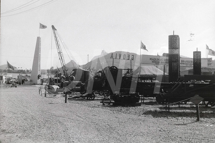 Exposição Rodoviária-Evolução dos Meios de Transportes _ 01 Mar 1950_AP26275.jpg