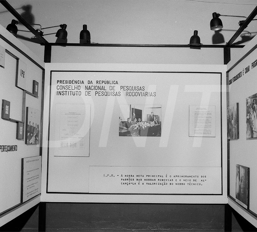 Exposição Rodoviária na Escola Técnica Nacional_ s.d._ 31423.jpg