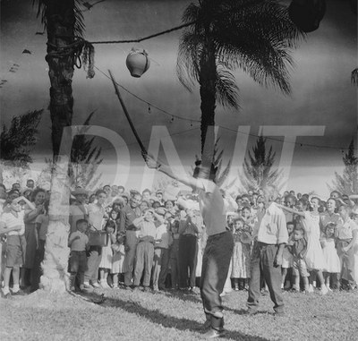 Festa Junina no Centro Rodoviario 28 Jun 1957_AP26069.jpg