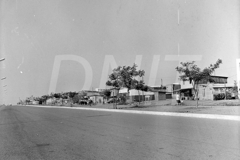 Grupo de Trabalho DNER - Em Brasília _ 1960 _ 33730.jpg