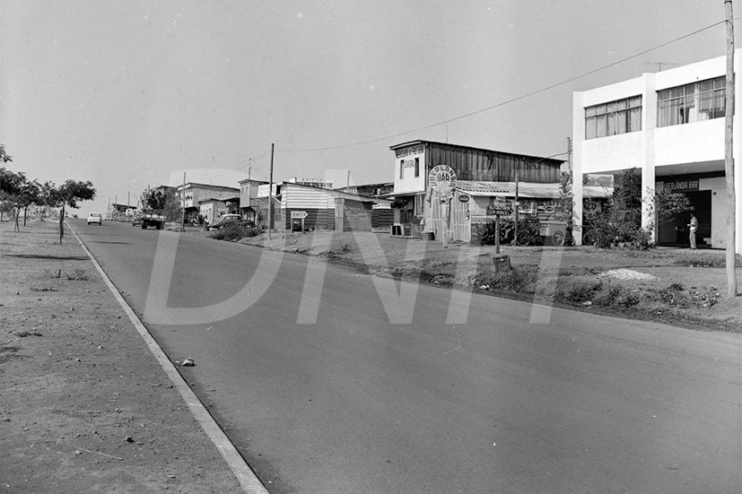 Grupo de Trabalho DNER - Em Brasília _ 1960 _ 33731.jpg
