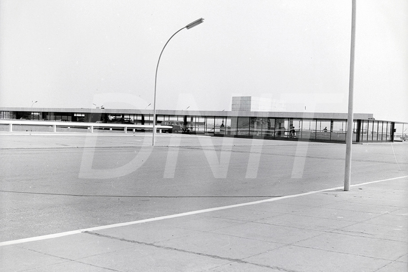 Grupo de Trabalho DNER - Em Brasília _ 1960 _ 33736.jpg