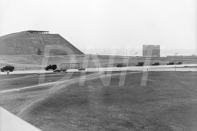 Grupo de Trabalho DNER - Em Brasília _ 1960 _ 33738.jpg