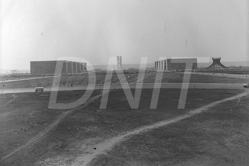 Grupo de Trabalho DNER - Em Brasília _ 1960 _ 33739.jpg