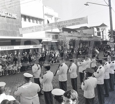 Homenagem do povo de São Leopoldo ao Pres. Costa e Silva Min.Transp. Mario Andreaza e Dir. do DNER Elizeu Resende_ Fot. Vergílio _  03 Jul 196943497.jpg