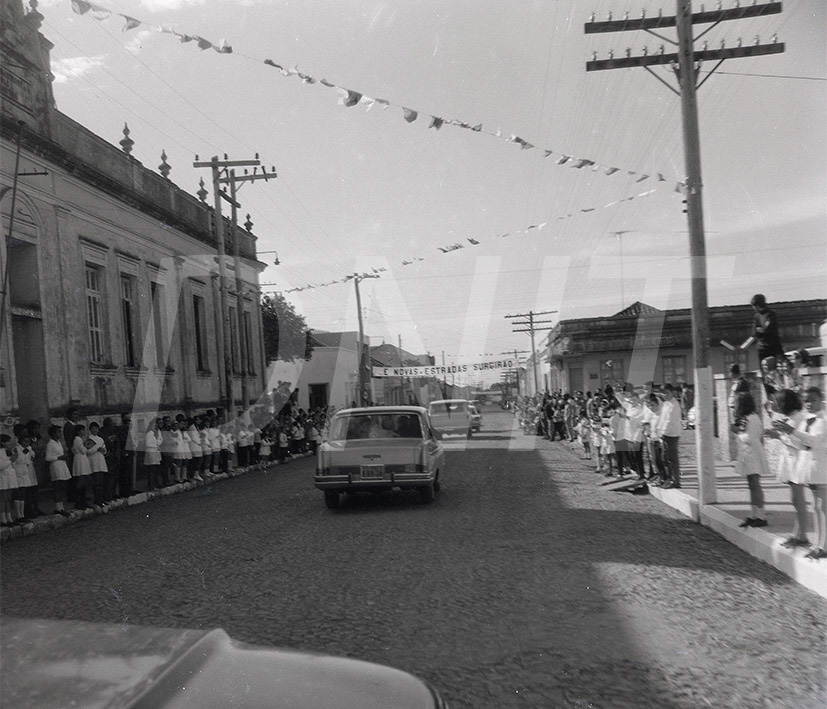 Homenagem do povo de São Leopoldo ao Pres. Costa e Silva Min.Transp. Mario Andreaza e Dir. do DNER Elizeu Resende_ Fot. Vergílio _  03 Jul 196943504.jpg