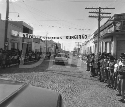 Homenagem do povo de São Leopoldo ao Pres. Costa e Silva Min.Transp. Mario Andreaza e Dir. do DNER Elizeu Resende_ Fot. Vergílio _  03 Jul 196943505.jpg