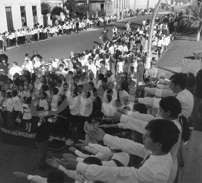 Homenagem do povo de São Leopoldo ao Pres. Costa e Silva Min.Transp. Mario Andreaza e Dir. do DNER Elizeu Resende_ Fot. Vergílio _  03 Jul 196943506.jpg