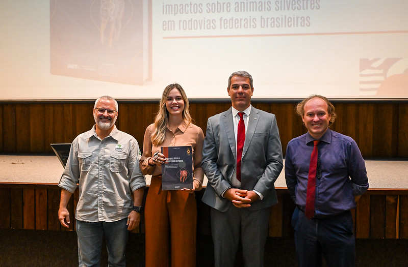 DNIT lança livro sobre segurança viária e conservação da fauna
