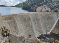 Açude Gargalheiras, construído pelo DNOCS em 1959, volta a sangrar após 13 anos