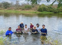 Alunos dos cursos de Aquicultura e Agroindústria da EEEP Alan Pinha Tabosa participam de aula prática em Pentecoste