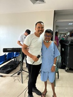 Durante internação, paciente do HU-UFMA se emociona com show surpresa inspirado em seu cantor favorito