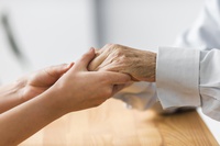 HUPAA oferece atendimento especializado pelo SUS a pacientes com suspeita de Parkinson