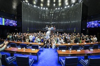 Sessão Solene do Congresso Nacional celebra 53 anos do HUB e 35 anos do SUS