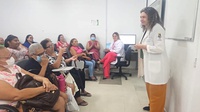 Pacientes e acompanhantes participam de palestras sobre câncer de mama promovidas pela Meac