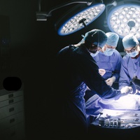 HU-UFPI realiza procedimento minimamente invasivo para tratar doenças da coluna