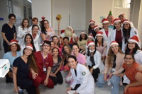 Huol-UFRN celebra Natal com distribuição de presentes e lanches a pacientes da Pediatria na presença do Papai Noel
