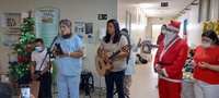 Unidade de Clínica Médica do HUPAA promove confraternização natalina com emocionante momento oracional realizado por paciente