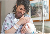 Cuidar de quem cuida: HC-UFTM reforça cuidados com a saúde mental dos pais de bebês prematuros