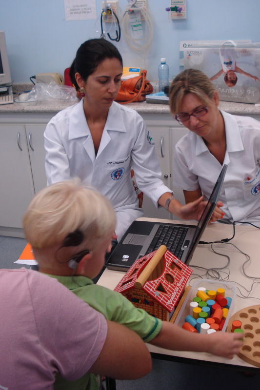 Dez anos de implante coclear