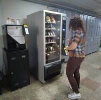 HUSM instala máquinas para compra de lanches em pontos estratégicos
