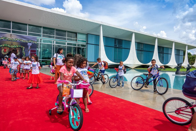 FF3azBzWQAUe8Eq.jfif