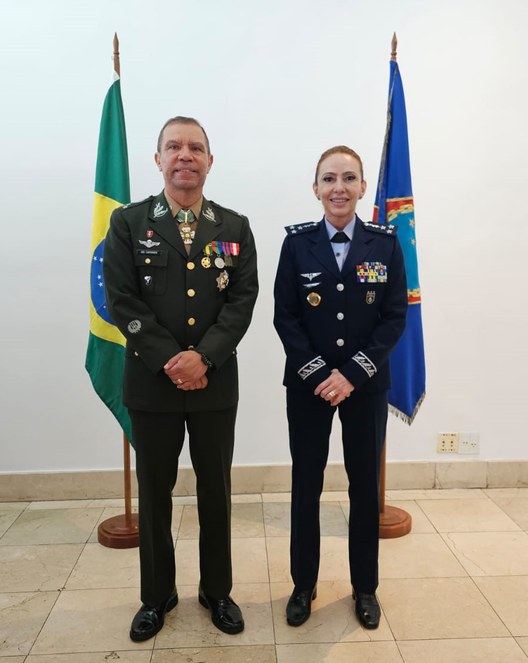 Major-Brigadeiro Carla com o novo Comandante da ESG, General de Divisão Cantanhede 