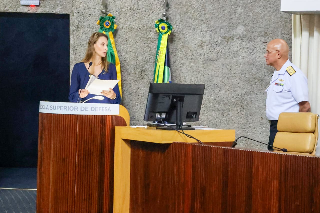 A aluna do CAED, analista em Ciência e Tecnologia Tatiane Benvenuti, agradeceu, em nome da turma