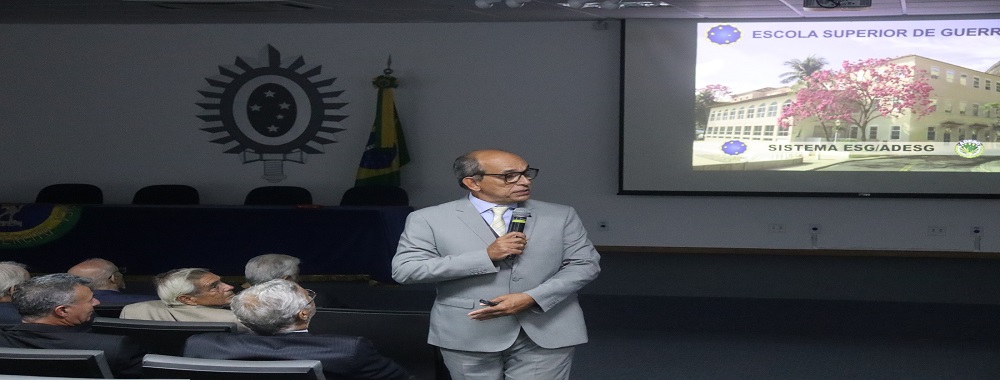ESG profere palestra para integrantes da Associação dos Diplomados da Escola Superior de Guerra