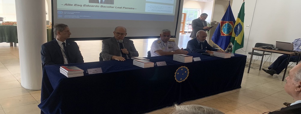 ESG realiza cerimônia de lançamento do livro “O Mundo em Guerra”