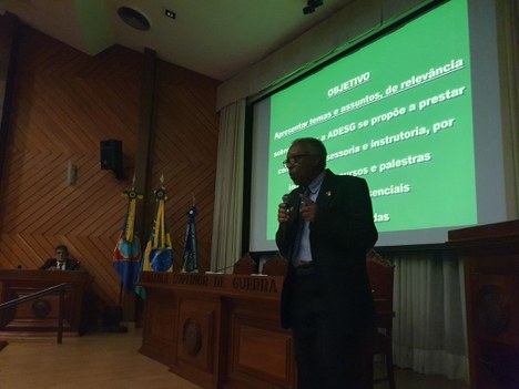 Administrador Paulo Oliveira explica funcionamento da ADESG