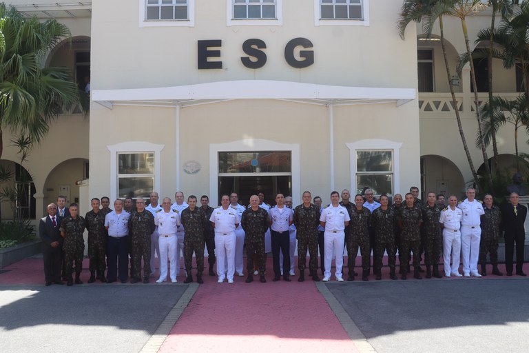 Escola Superior de Guerra encerra 6ª edição do Curso Especial de Preparação para Oficiais Escola Superior de Guerra encerra 6ª edição do Curso Especial de Preparação para Oficiais