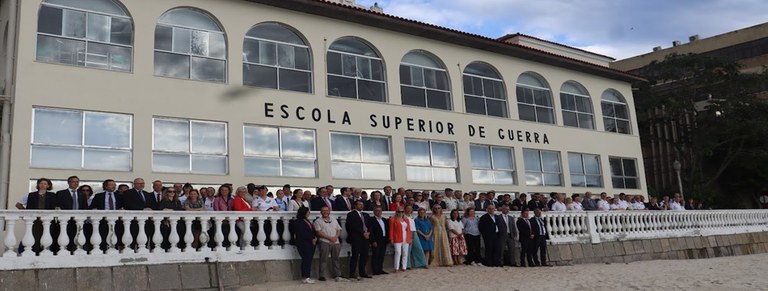 ESG recebe a visita de 150 discentes do Instituto de Altos Estudos de Defesa Nacional da França