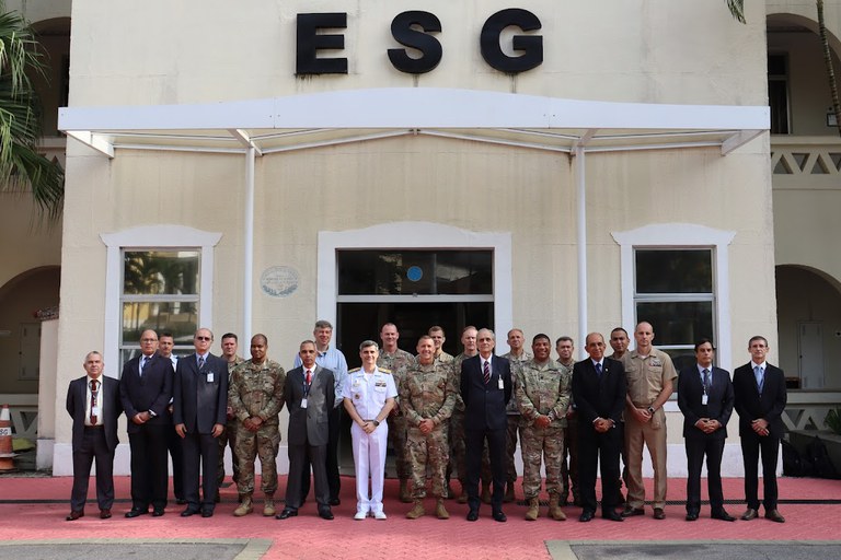 ESG recebe visita da comitiva do Air War College — Escola Superior de Guerra ESG ESG recebe visita da comitiva do Air War College — Escola Superior de Guerra ESG