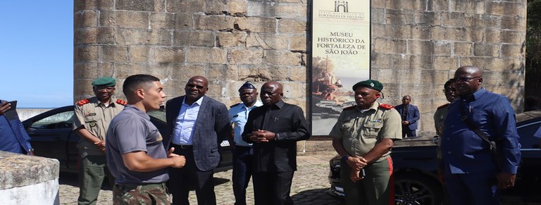 ESG recebe visita de oficiais-generais do Ministério da Defesa Nacional de Angola