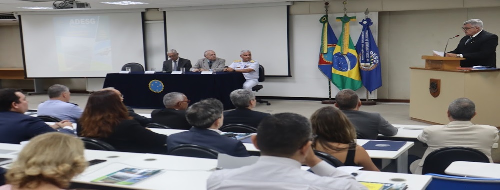 ESG sedia cerimônia de relançamento da Revista da ADESG