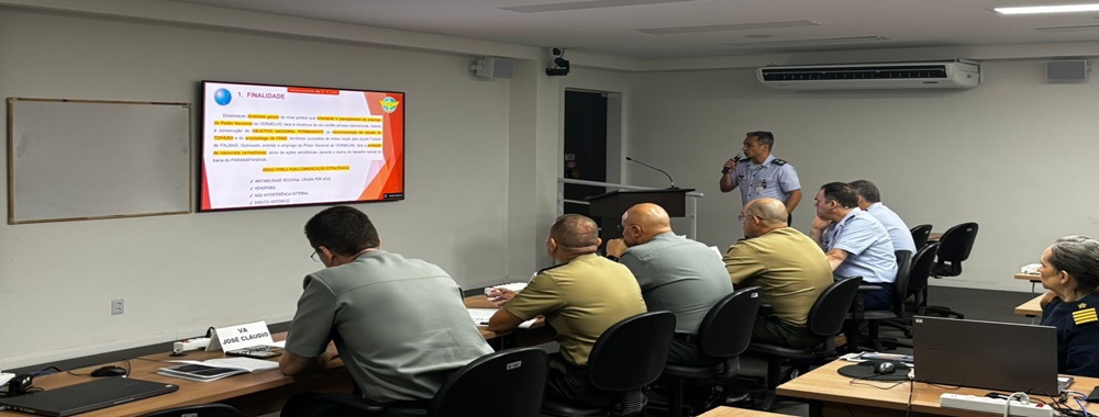 Estagiários do CEMC apresentam trabalhos com base no Jogo de Guerra AZUVER