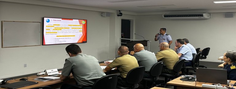 Estagiários do CEMC apresentam trabalhos com base no Jogo de Guerra AZUVER