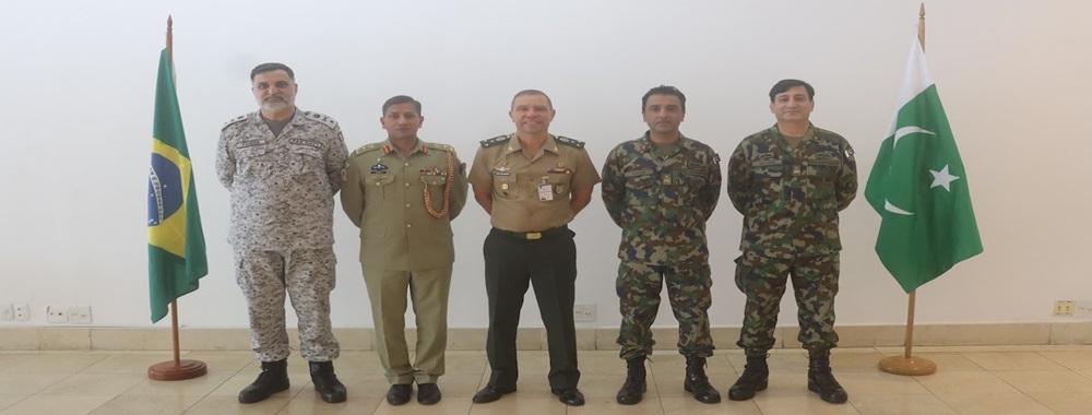 Integrantes da National Defense University do Paquistão visitam a ESG