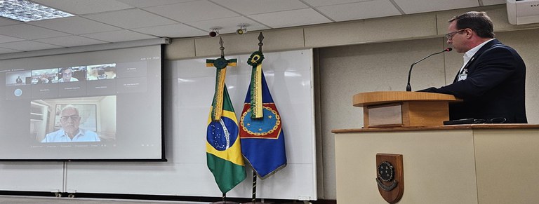 Jornalista William Waack profere palestra para discentes da Escola Superior de Guerra