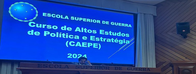 Professor da Universidade NOVA School of Law, de Lisboa, profere palestra para estagiários do CAEPE